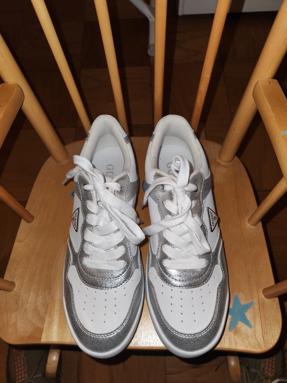Guess Women's White and Silver Low-Top Sneakers